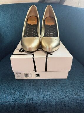 DV by Dolce Vita Gold Metallic Round-Toe Pumps